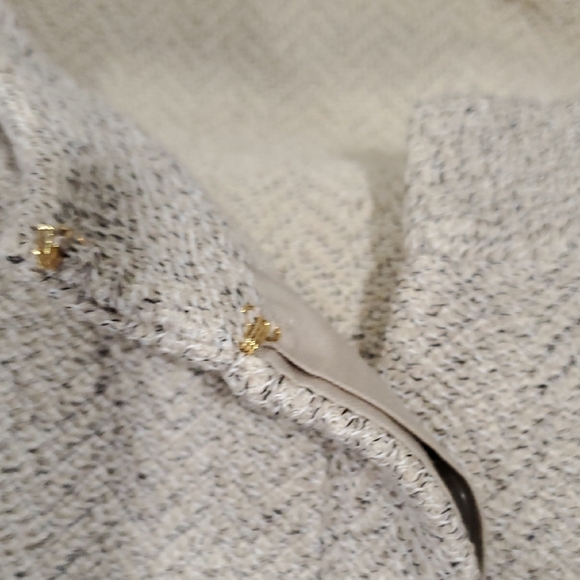 St. John Beige Textured Jacket Sz 12 - Picture 17 of 17